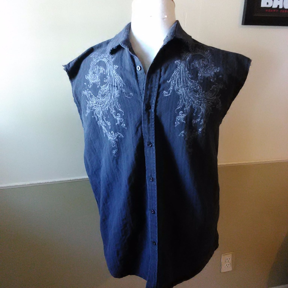 Mens Sleeveless Distressed Button Front Shirt XL
